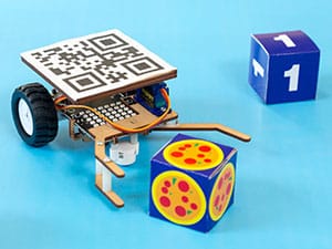 Quarky Pick-and-place robot with QR code on top