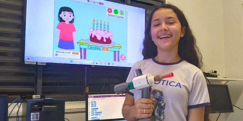 Ana Elisa with her award-winning Spirometer project at Codeavour 2022, showcasing the role of technology in education