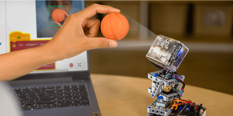 Quarky Intellio Project - Desk Companion