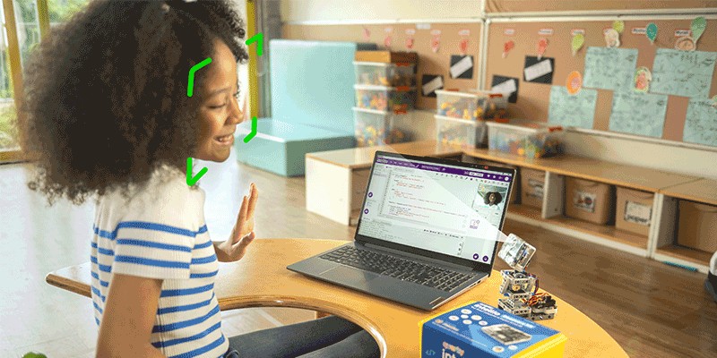 Quarky Intellio desk companion