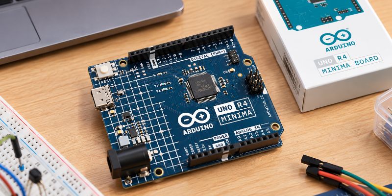 Arduino-UNO-R4-Minima-Board-PictoBlox